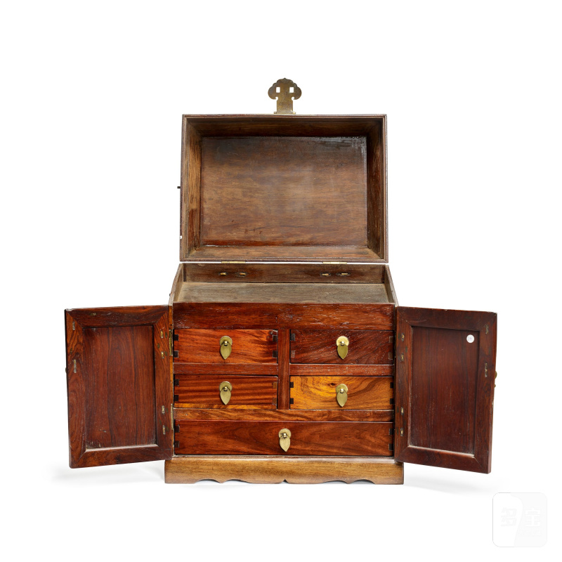 十七/十八世紀 黃花梨拼鐵梨木官皮箱 | A HUANGHUALI AND TIELIMU SEAL CHEST, GUANPIXIANG - 图2